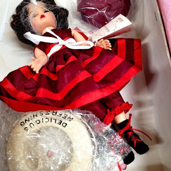 Madame Alexander 36025 Bathing Beauty 10'' Coca Cola 27/1000 New in Box w Damage - Picture 3 of 11